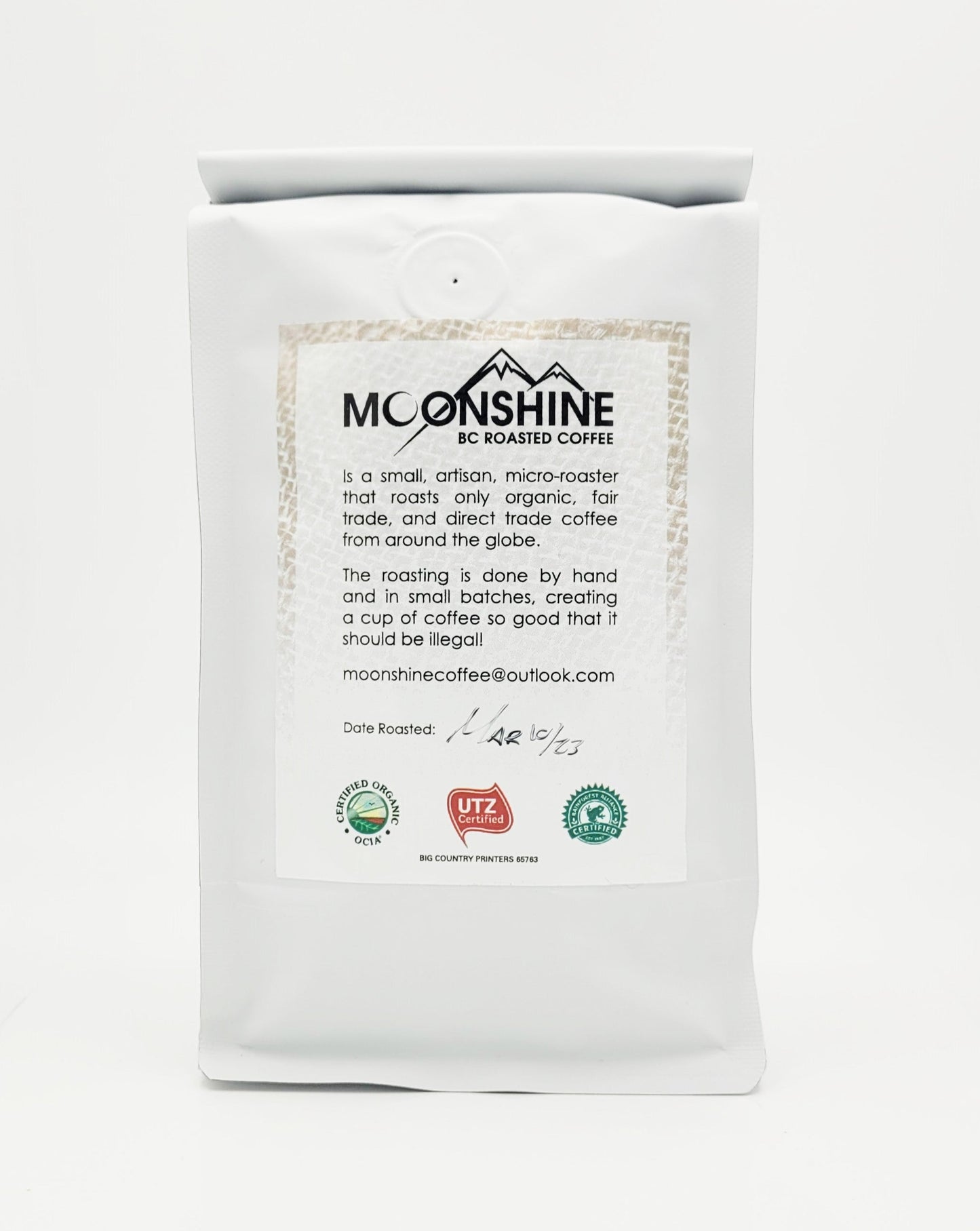 "X" Roast is a blend of dark Brazil,, Costa Rica and Ethiopian Sidamo beans. Moonshine BC Roasted Coffee is a small, artisan, micro-roaster that roasts only organic, fair trade, and direct trade coffee from around the globe. The roasting is done by hand and in small batches, creating a cup of coffee so good that it should be illegal! Available Sizes: 1 pound (454g) 1/2 pound (226g)