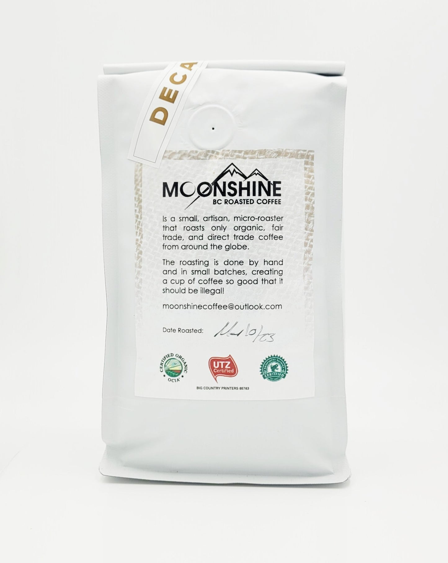 Eclipse is a dark roasted arabica bean from Peru. This wonderful coffee bean has been decaffeinated through the swiss water process. Moonshine Coffee is a small, artisan, micro-roaster that roasts only organic, fair trade, and direct trade coffee from around the globe. The roasting is done by hand and in small batches, creating a cup of coffee so good that it should be illegal! Available Sizes: 1 pound (454g) 1/2 pound (226g)