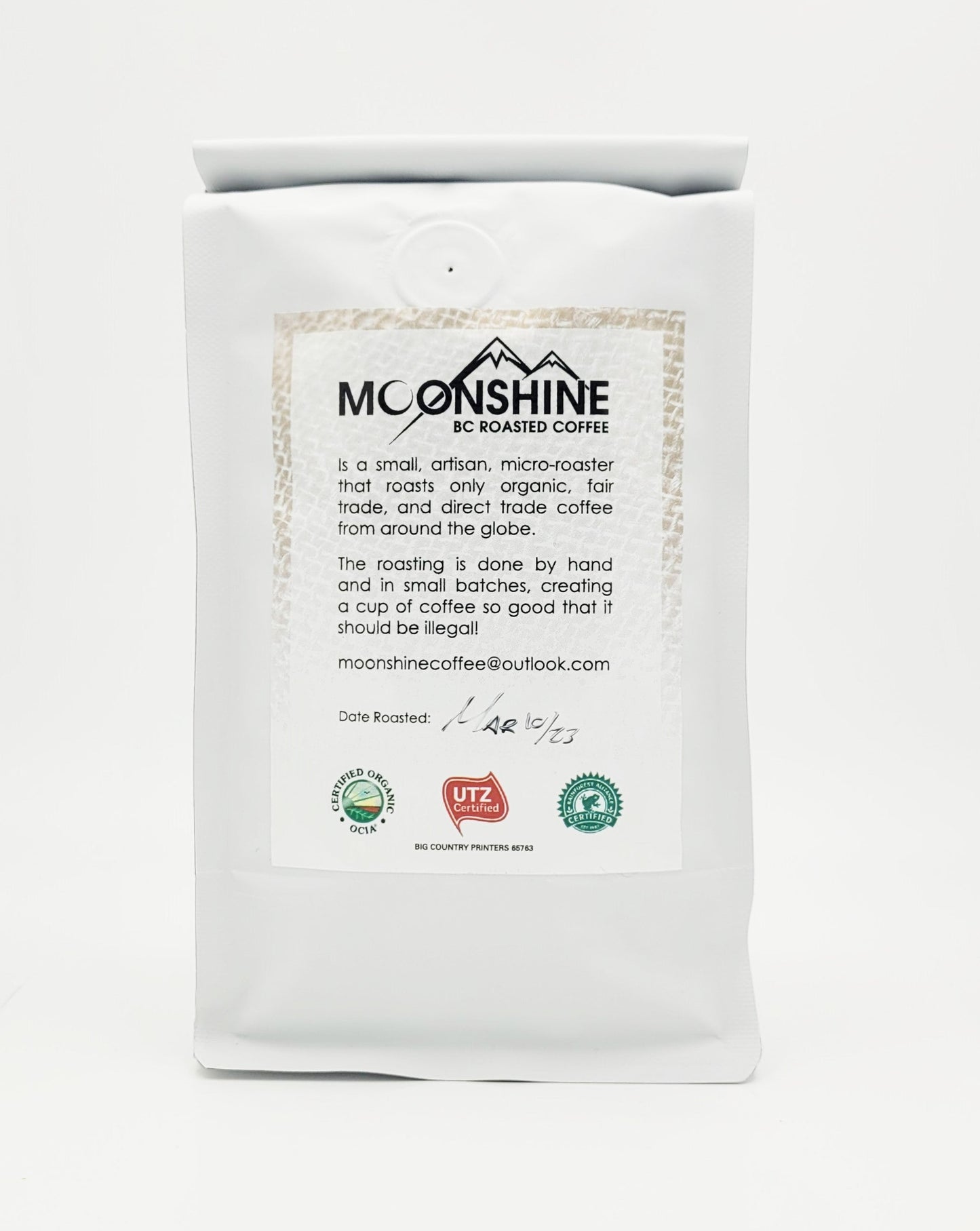 Gunpowder is a dark and medium roast blend from 100% arabica Columbian beans.  Moonshine Coffee is a small, artisan, micro-roaster that roasts only organic, fair trade, and direct trade coffee from around the globe.  The roasting is done by hand and in small batches, creating a cup of coffee so good that it should be illegal!   Available Sizes:   1 pound (454g) 1/2 pound (226g)