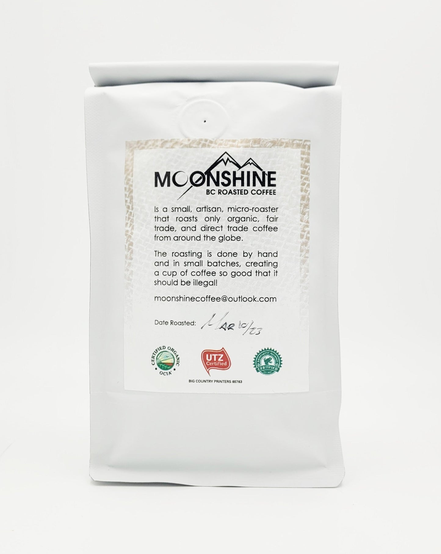 Blackwater Brew is a dark and medium roast blend from Guatamala Arabica beans.  Moonshine Coffee is a small, artisan, micro-roaster that roasts only organic, fair trade, and direct trade coffee from around the globe.  The roasting is done by hand and in small batches, creating a cup of coffee so good that it should be illegal!   Available Sizes:   1 pound (454g) 1/2 pound (226g)