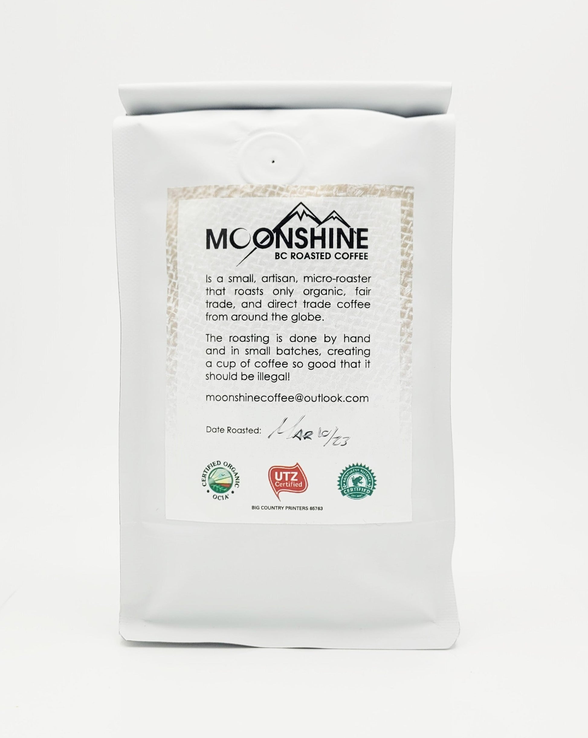 Blackwater Brew is a dark and medium roast blend from Guatamala Arabica beans.  Moonshine Coffee is a small, artisan, micro-roaster that roasts only organic, fair trade, and direct trade coffee from around the globe.  The roasting is done by hand and in small batches, creating a cup of coffee so good that it should be illegal!   Available Sizes:   1 pound (454g) 1/2 pound (226g)