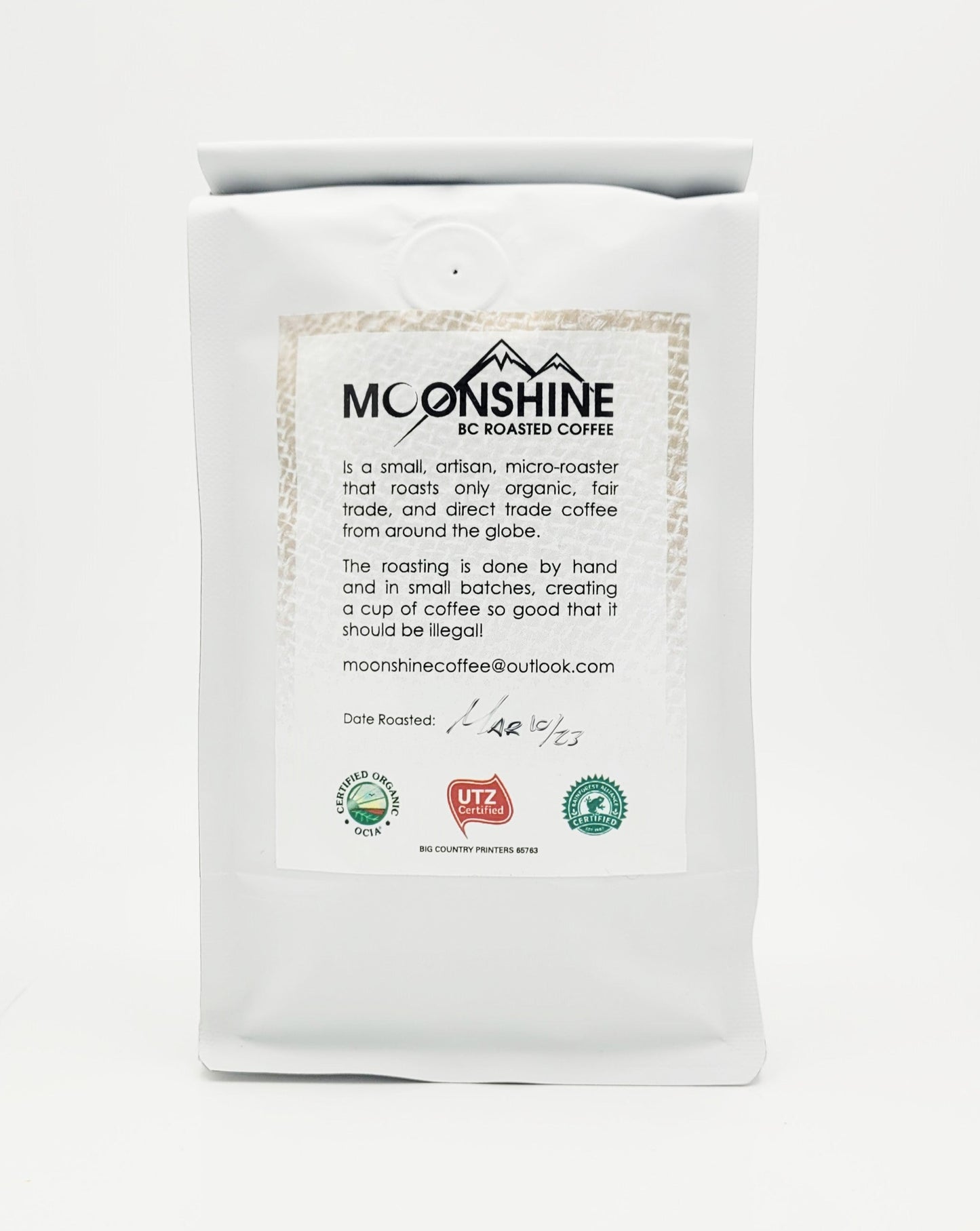 Workinman is a medium roast from 100% arabica Peruvian beans.  Moonshine Coffee is a small, artisan, micro-roaster that roasts only organic, fair trade, and direct trade coffee from around the globe.  The roasting is done by hand and in small batches, creating a cup of coffee so good that it should be illegal!   Available Sizes:   1 pound (454g) 1/2 pound (226g)